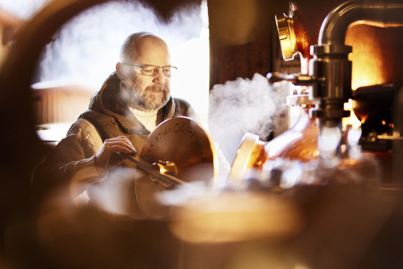 Brennmeister Oliver Huber, Bergbrennerei Löwen in Au © Adolf Bereuter - Bregenzerwald Tourismus